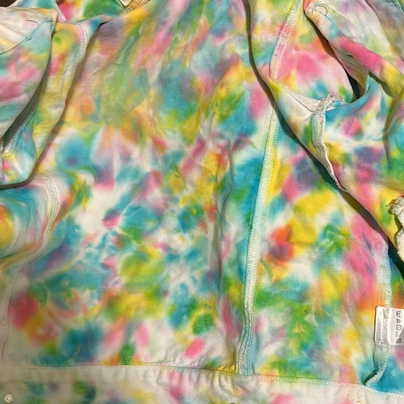 This is very colorful jacket that will go with a fun fit. - Picture 3 of 4